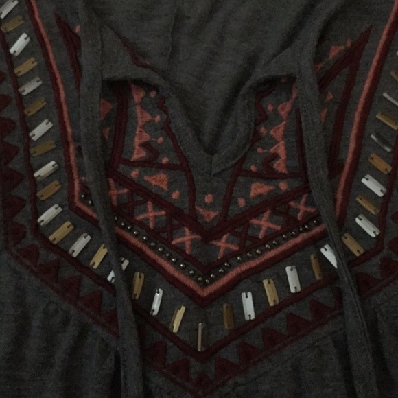 Hollister Mid-Sleeve Gray Shirt With Design - Picture 4 of 4